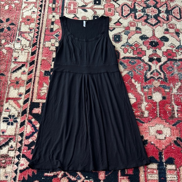Iisli Dresses & Skirts - LISLI new york the perfect black dress size small